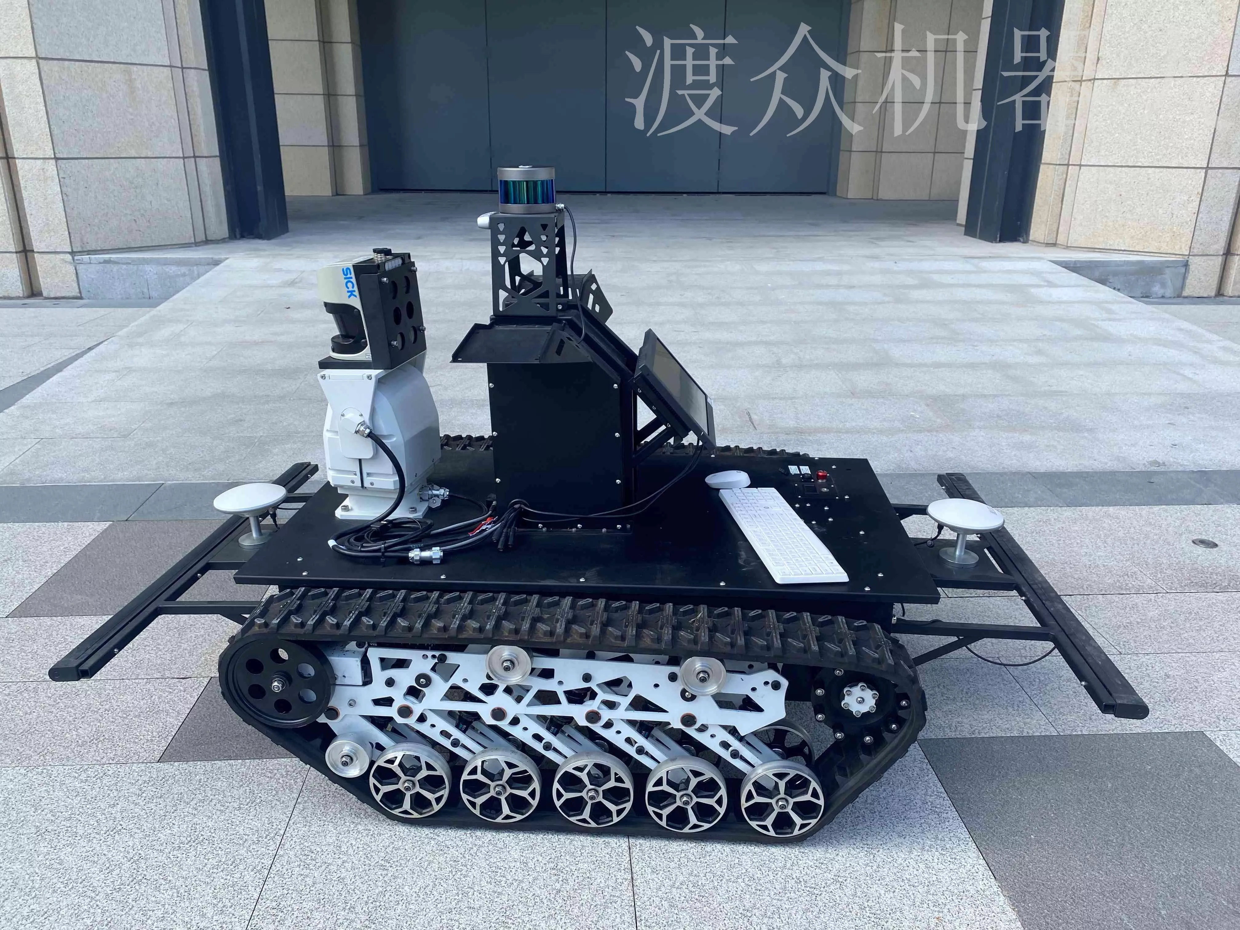 安防巡检履带车视频
